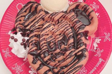 ︎‪︎︎‪︎︎‪︎﻿
﻿
#東京ディズニーランド に行ったら必ず食べるミッキーのワッフル！﻿
﻿
本当に美味しくて可愛い！チョコレートが1番好きなんだ～(^_^...