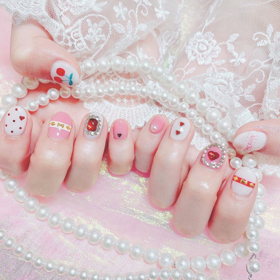 千葉恵里 先日pomynailさんで なぎささんにネイルしていただきました Ngpn12 ネイルが可愛すぎてめっちゃお気に入り ネイルしてもらってる時もたくさん Moe Zine