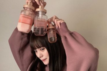 アンバサダーを務めさせていただいているアンドハニーさんのメルティハニーをまたまたご紹介

遺伝で割とくせっ毛で広がりやすい私の髪もこのシリーズ使うと本当に次の日...