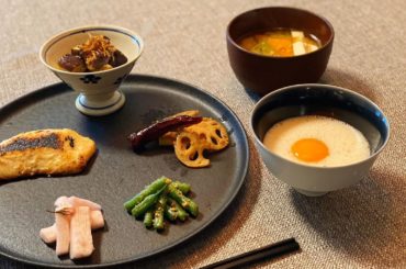 今日の朝ごはん。

時間ができたので常備菜などいろいろ作れました

#stayhome 
#stayhealthy 
#早織飯
#サーモンの西京焼き
#桜の山芋...