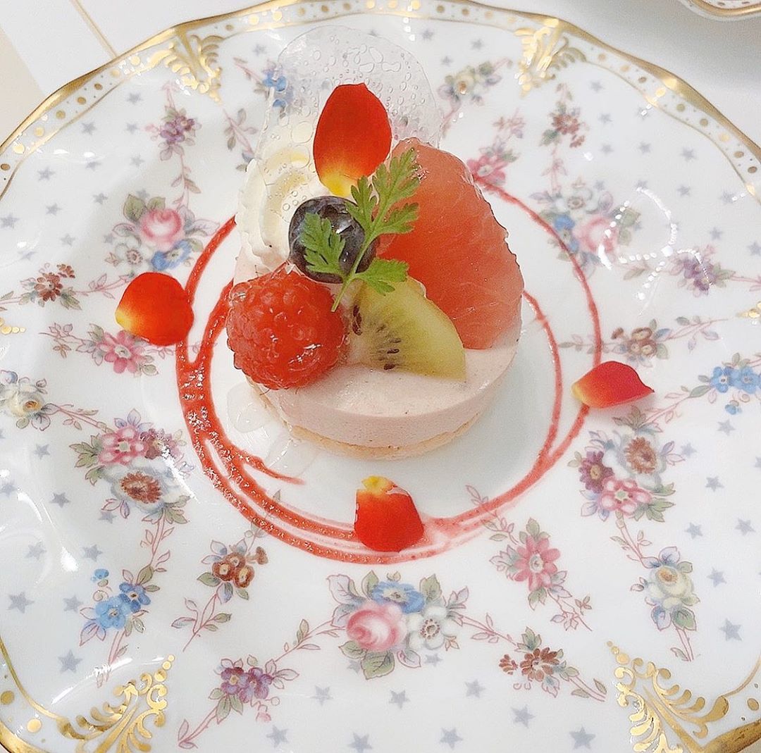 大盛真歩 歳の誕生日にとっても可愛いカフェにさとちゃんと 新宿の髙島屋の中にあるサロン ド テミュゼ イマダミナコ です アフター Moe Zine