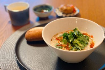 今日の朝ごはん

今日は台湾の定番朝ごはん　
鹹豆漿です .

やさしくて癒される〜

#早織飯
#mybreakfast 
#今日の朝ごはん

#鹹豆漿 
#...