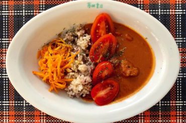 【海老とトマトのスパイスカレー】
.
スパイスカレー。ちょいと工程が多めですね〜また作ったら、スパイス少し調整するかも？です！
.
〜材料〜
・有頭海老 8〜1...