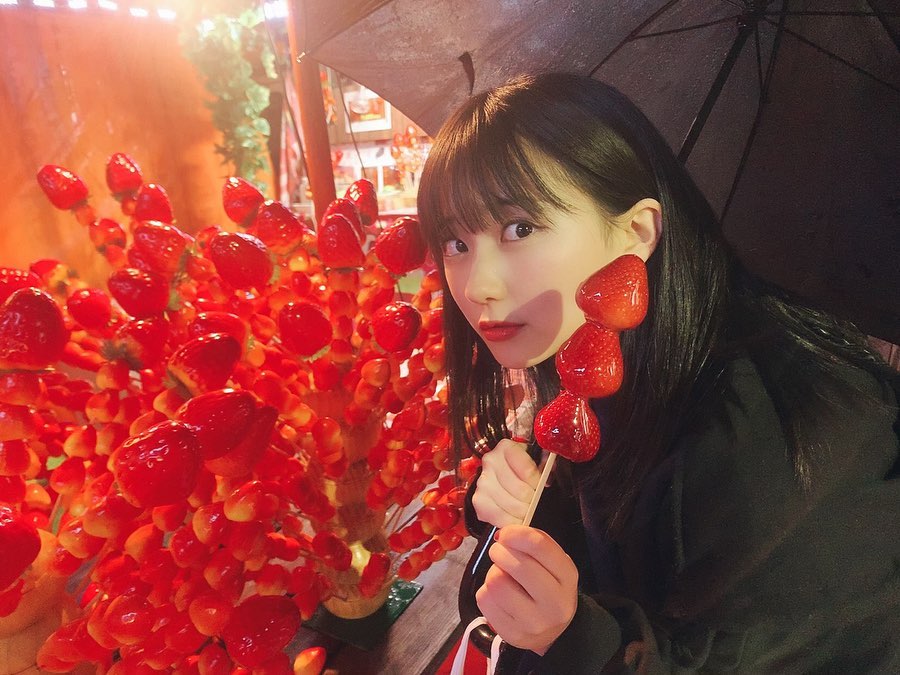 田中美久 だいぶ前に 新大久保のいちご飴食べた時の写真 みくりんファンへ イベントとか会えなかったりする分 こーゆーので少しでもデート気分を味わ Moe Zine 田中美久 だいぶ前に 新大久保のいちご飴食べた時の写真 みくりんファンへ イベントとか会えなかったりする分 こーゆーので少しでもデート気分を味わ Moe Zine