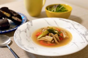 今日の朝ごはん

昨日は夜ご飯が遅かったので朝はスープで軽めに。

#早織飯
#mybreakfast
#今日の朝ごはん

#鶏と野菜のエスニックスープ
#鶏肉...