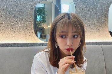 最近は毎日おうち時間で写真のネタがなく、
髪が明るい時の写真を。

代官山にある 
@kashiyama_daikanyama へ
行った時の写真です。
N W...