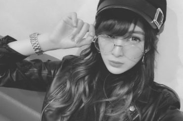 昔の写真引っ張り出してる﻿
この黄色いめがねお気に入りだったなあ〜〜〜どこいったんだろ←﻿
﻿
#アンジェラ芽衣 #写真 #photo...