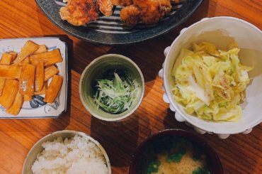 •唐揚げ
•トロトロ玉ねぎグリル
•長芋のわさびしょうゆ
•水菜とほうれん草の柚子胡椒和え
•あさりのお味噌汁
•やみつき塩キャベツ

唐揚げは、片栗粉をたっぷ...