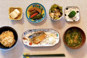 今日の朝ごはん

九谷焼の気分です。

#早織飯
#mybreakfast 
#今日の朝ごはん 
#サバの西京焼
#モロヘイヤの味噌汁
#高野豆腐
#夏野菜の揚...