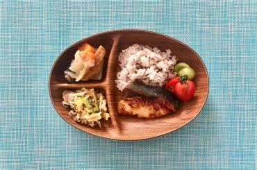 和食をカフェごはんぽく〜。
.
・ぶりの漬け焼き
・ゴーヤチャンプルー
・大根の煮物
.
鰤はジップロックに「醤油大1／みりん大1／酒大1／生姜(チューブ)2c...