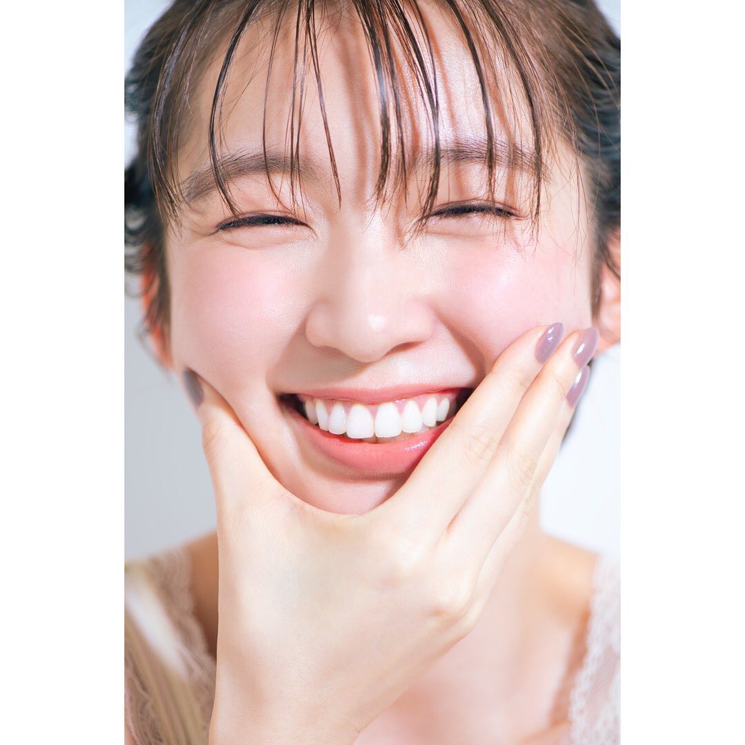 朝香りほ 今日はこれ 最近笑ってない人は こうやって無理やり口角あげてみ 撮影 Shooting Model Moe Zine