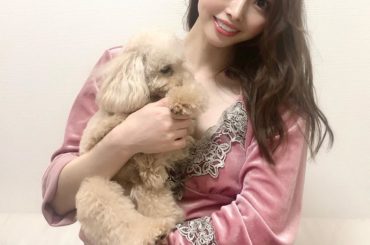 【女子気分をアゲるピンクメイク】
久しぶりに髪を巻いて、フルメイク
見た目が変わるだけでこんなに気分がアガるなんて。
こんなに思いっきりメイクできる幸せ。瞬時に...