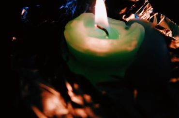 いまハマってるやばめな趣味。
起きてその日の気分で好きな色と好きなアロマオイルでキャンドル作って、できたアロマキャンドルを永遠に見つめ続け、日によっては溶かしな...