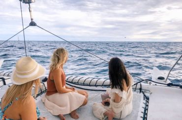 春の海の記録、 in Hawaii﻿
﻿
船がすきなので旅先での鉄板メニューは﻿
サンセットセーリング﻿
﻿
カリフォルニアギャル3人組が﻿
きゃっきゃ言いなが...