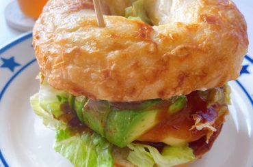 .
.
本日の朝昼兼用ご飯
豆腐ハンバーグの
チーズアボカドバーガーが
うますぎましたあ〜
.
きょうもいちにち
....