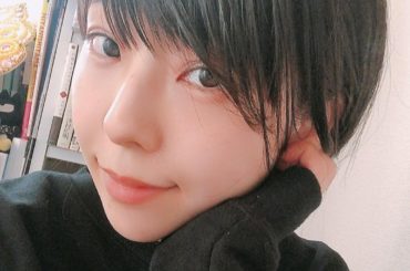 今日はボサボサのまま一日過ごしちゃった。笑
.
皆さんはご機嫌いかがですか
.
マスクでお肌が荒地なので、お化粧もおやすみ〜( ತಎತ)ふ〜
.
1日、本やテキ...