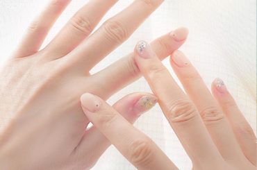 .
長い自粛生活が終わり、思ったよりも早くマイラブさんと会えそうだから
とりあえず、ネイルを変えてみた
.
どんなメイクをしようか、何を着ようか、会えるのは嬉し...