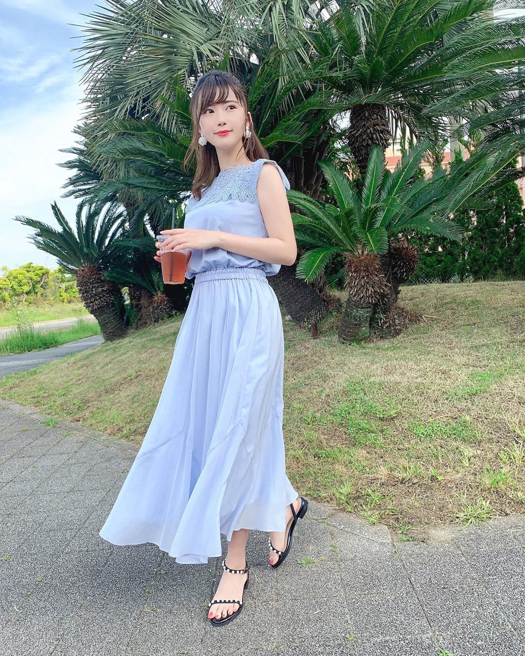 伊藤奈月 𝐒𝐰𝐢𝐧𝐠𝐥𝐞 美人百花 コラボ ドッキングワンピース わたしは 涼しげカラーの ブルーにしたよ 首元のレースのデザインが お気に入り Moe Zine