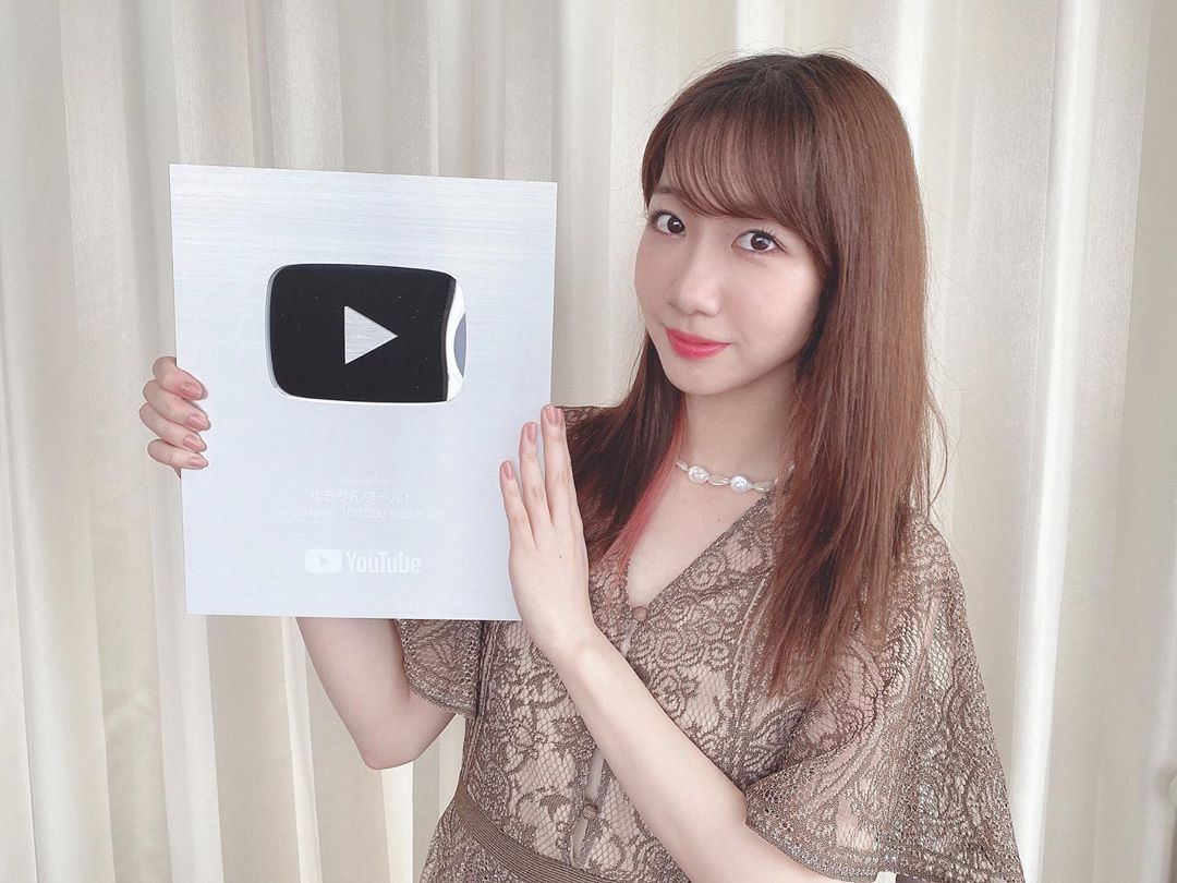 柏木由紀 Youtubeから銀の盾をいただきましたー うれしい Instagramもyoutubeも自分らしく 楽しんで更新していきたいと思っております 今 Moe Zine 柏木由紀 Youtubeから銀の盾をいただきましたー うれしい Instagramもyoutubeも自分らしく 楽しんで更新していきたいと思っております 今 Moe Zine