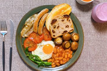 今日の朝ごはん

イギリスの朝食
フルブレックファストです。

この1週間は世界の朝ごはんを作ることを
目標にしていました
少しだけ旅行気分になれました

#早...