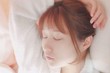 ついついゴロゴロしちゃうよね
日焼け止め塗って窓際で日光浴しながらお昼寝タイムが大好き
.

#おうち時間#stayhome #stayathome #日焼け止...