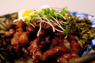 #ご飯で世界を旅しよう﻿
台湾編 ﻿
﻿
雑多な屋台？食堂？で食べて、﻿
あまりの美味しさに悶絶した魯肉飯（ルーローファン）を作ってみたよー。﻿
﻿
すんごい盛...