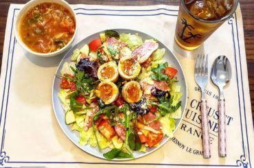 .
スープ
セロリ/トマト/キャベツ/たまねぎ/豚ほほ肉
コンソメとブラックペッパー、塩
サラダ
生ズッキーニ/ルッコラ/ベビーリーフ/レタ...