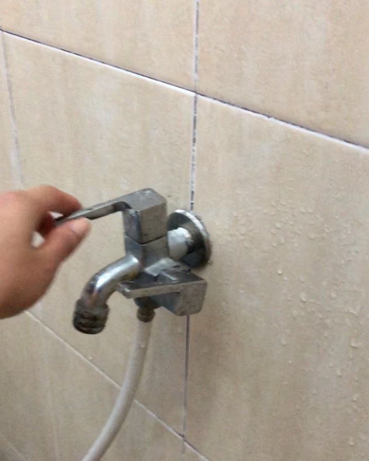 依吹怜 たくましい女つくり方 携帯に面白い旅動画がありました 笑 これがミステリーハンターのリアル 笑 もちろん水しか出ないよ 蛇口シャワーは当たり前 Moe Zine