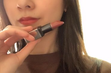 _

口紅だけ塗って気分転換

#おうち時間 
#眉毛は昔に戻りました
#フサフサ#太眉
#lip#lunasol
#uniqlo#uniqlou
#stay...