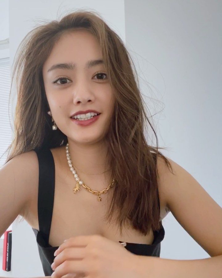 谷まりあ Which Style Do You Like Dior Maria でした 皆さんもメイクとかおしゃれしておうち時間楽しんでねん 最後の動画はくしゃみが Moe Zine