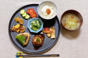 今日の朝ごはん

夜ごはんの残りのタネで
ちいさいハンバーグ。

#早織飯
#mybreakfast
#今日の朝ごはん

#和風ハンバーグ
#しそ巻き玄米焼きお...