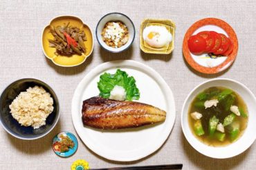 今日の朝ごはん

和食が食べたい日でした。

#早織飯
#mybreakfast
#今日の朝ごはん

#さばのみりん干し
#オクラともずくの生姜スープ
#牛肉と...