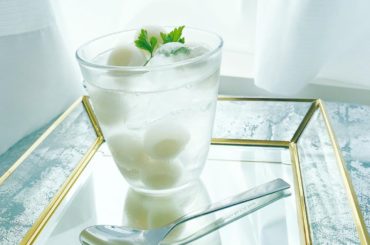 お手軽アイスの実ソーダを作ってみたよ！
美味しいし映えたので作り方を載せるね〜！
.
.
○映える作り方○
1.コップにロックアイスと好きな味のアイスの実をバラ...