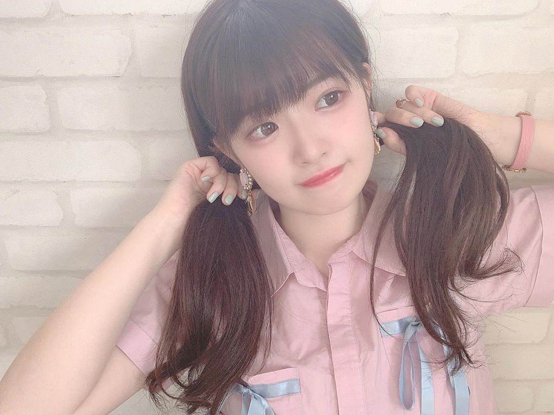 武藤小麟 半袖デビューしました 暑いね 夏ですね わくわく ツインテール なんちゃって えへへ イヤリング 夏服 Moe Zine