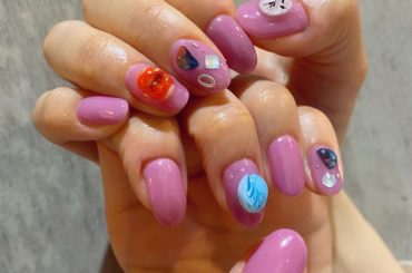 今やのびのびですが
.
ストーン可愛くて、初夏にぴったりなアジアンテイストのネイル...