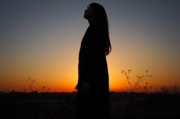 3年前ぐらいの写真。
綺麗な夕陽。影絵みたい
楽しかったなぁ。 #昔の写真　#空のグラデーションが　#綺麗です　#三枚目はお友達　#影絵チック...