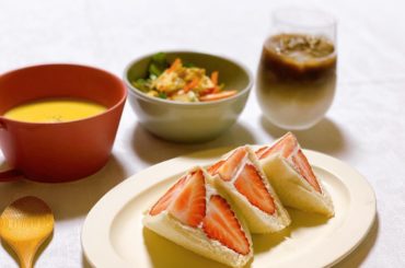 今日の朝ごはん

一度こういうの、
作ってみたかったのです.
.
 #早織飯
#mybreakfast
#今日の朝ごはん

#いちごサンド
#萌え断 ...