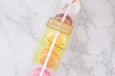 .
親戚のお店パディスリーアンフィーユ
@patisserie_unefeuille2016 
営業しています 私は自粛中にマカロン食べてます
美味しい幸せ ....