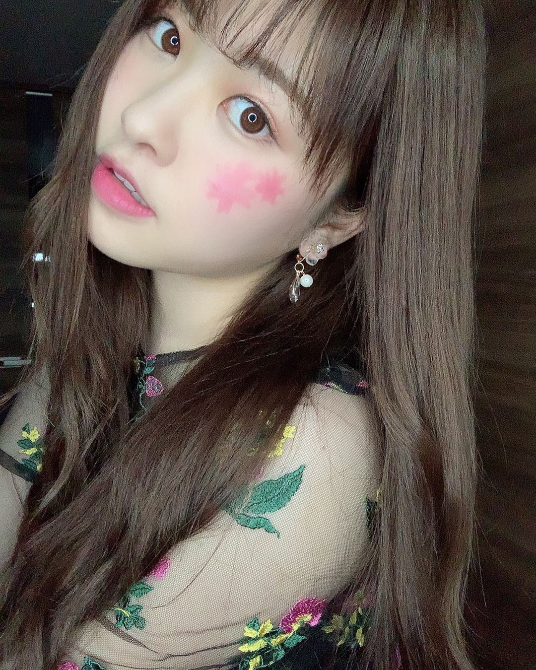 中西智代梨 明日10時からセルフで撮った生写真が販売されるよ リップで頑張って作ったの アザじゃないよ 桜だよ いつもよりかは盛れてるはず 自撮り最強 チェックしてね Moe Zine 中西智代梨 明日10時からセルフで撮った生写真が販売されるよ リップで頑張って作ったの アザじゃないよ 桜だよ いつもよりかは盛れてるはず 自撮り最強 チェックしてね Moe Zine