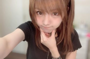 .
久しぶりに会ったメイクさんに
メイク薄くなったねーって言われて 「え？！自粛中にメイクしてないけん、やり方忘れたのかもどこが？！」 って聞いたら上のアイシャ...