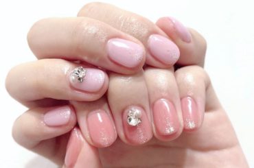 先日ネイルに行ってきました
Lapis新宿店で担当はmanamiさん(@lapis_manami )です
左右で違うピンクにして
爪の先は少しラメを入れて
薬...