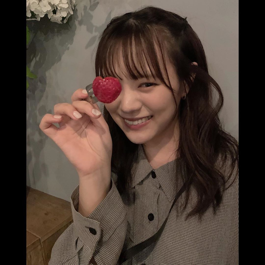 木村なつみ ハートかわいい苺 この古着のシャツお気に入りだけどおじさんみが強いのでハーフツインで調整 わたしって手に綺麗な てっていうシワがあるんです ずっと小さい頃か Moe Zine