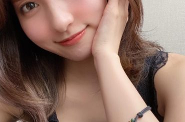 オサレカンパニープロデュース
AKB48 15周年コラボグッズ
6月は写真の私が腕に着けてるブレスレット【VIVIFY】さんとのコラボ商品のア...