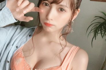 ふんわりルームブラから夏季限定で﻿
ひまわりVerが登場したよ！！！﻿
レースの部分がひまわり柄になってて﻿
くすみカラーなオレンジで大人っぽいのめっちゃ可愛い...