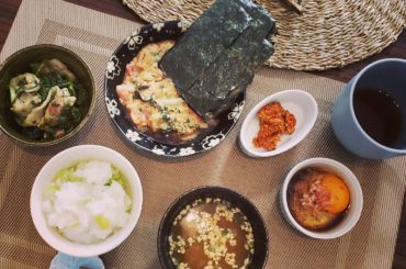 .
朝定食作ってたらお昼。
納豆汁
空芯菜と豚の中華炒め
ねぎとろとろろいかそうめん？笑
たまご
おかゆ
肉味噌
からだに入るものは把握できると食べるときの罪悪...