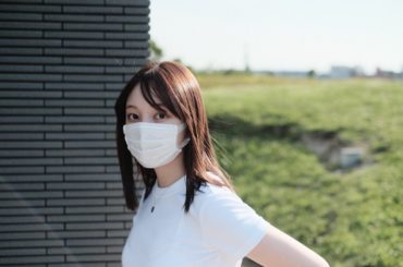 .

笑うと目の鋭さが増す目元

今年の夏は目の周りに
ホクロが増えていない
事を願います...