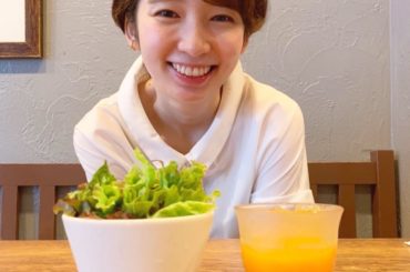 .
新しく買った服は
着て帰るか次の日に着たい私ですが、
白シャツで襟付きだと
ちょっと幼くなってしもたです。
写ってないけど、裾がお気に入りです♡
.
おつ♡...