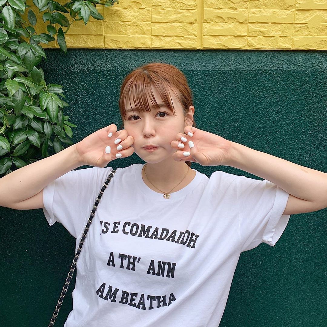 井口綾子 この夏は白ネイルが可愛くて先月に引き続き白のワンカラーにしました コラボtシャツはlサイズ着てますお尻も隠れるくらいだぼっとめです Moe Zine 井口綾子 この夏は白ネイルが可愛くて先月に引き続き白のワンカラーにしました コラボtシャツはlサイズ着てますお尻も隠れるくらいだぼっとめです Moe Zine
