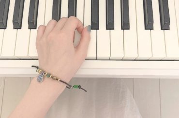 昨日載せた投稿の続き…！♡
ブレスレット単体の写真も…
.
アクセサリーって付けてるだけで
わくわくするんですよね
.
私も素敵な衣装や髪型をして頂く...