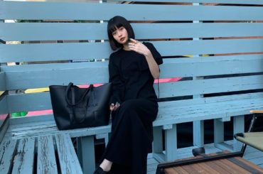 オールブラックの日。お肌が出るこれからの季節、お洒落と共に日焼けも気にしたいので、白ツヤ肌になれるBRIGHT WHITEのALLIEを。透明感も出てジャスミン...